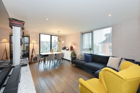 Essex Park Mews, London W3