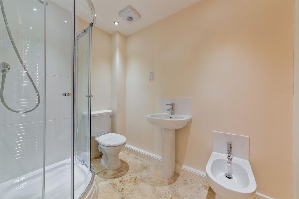 Additional image 9 of 2 bed flat for saleHigh Street, Berkhamsted HP4