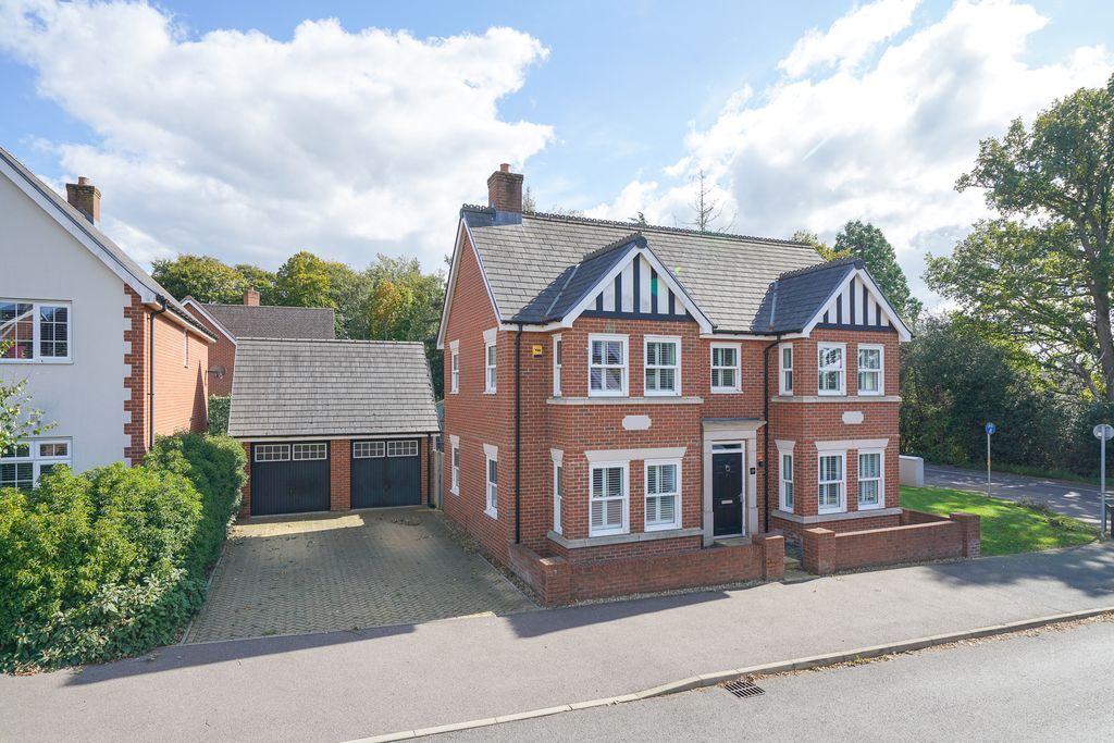 Additional image 3 of 4 bed detached house for saleElizabeth II Avenue, Berkhamsted, Hertfordshire HP4