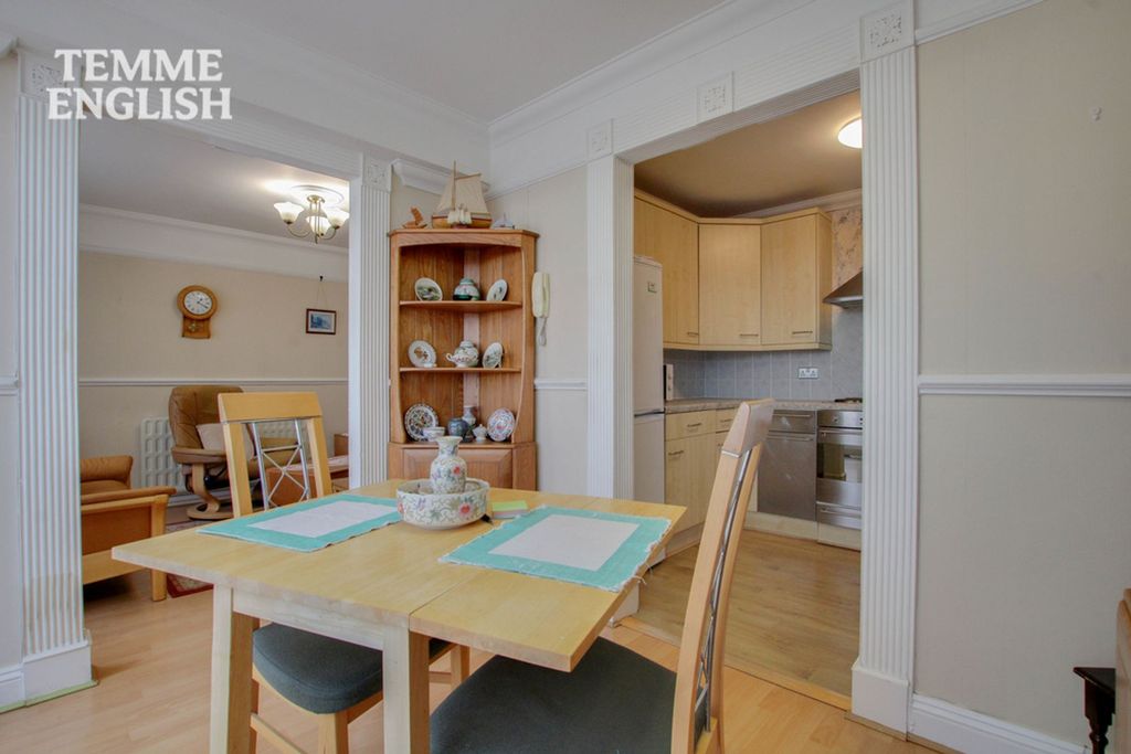 Additional image 6 of 2 bed flat for saleThe Vale, Basildon SS16