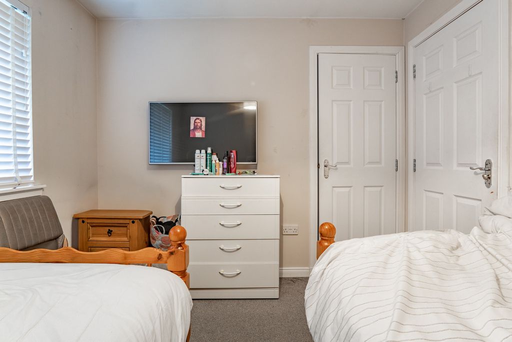 Additional image 15 of 2 bed flat for saleHolm Farm Road, Inverness IV2