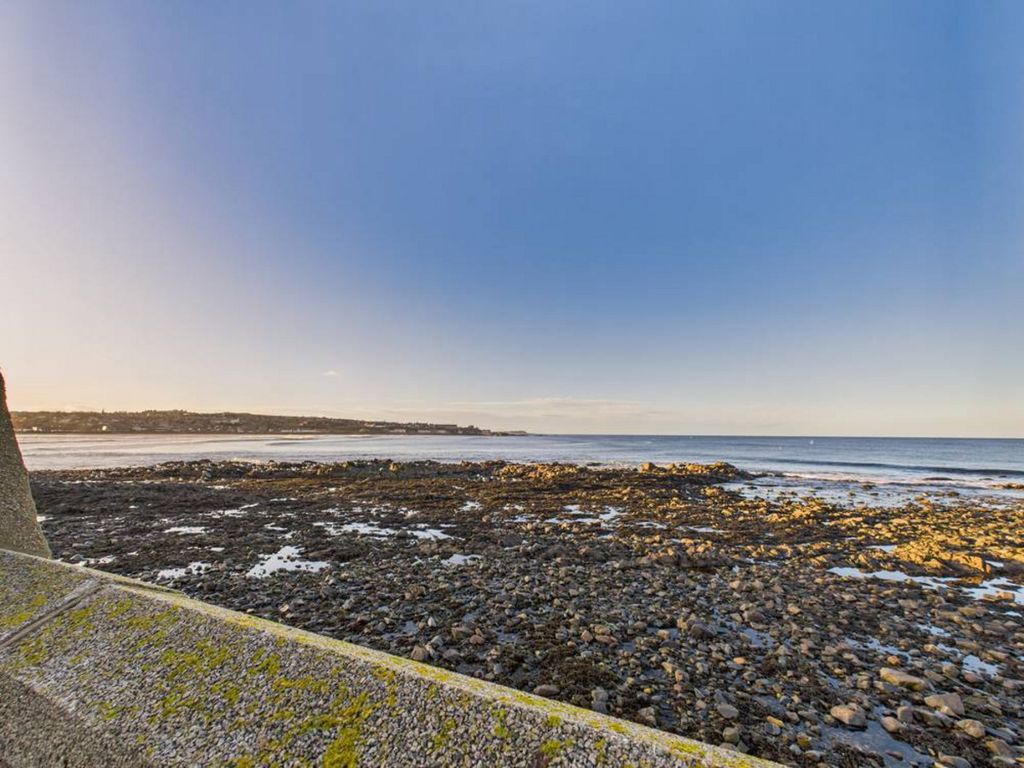 2 bed flat for saleUnion Road, Macduff AB44 photo 3