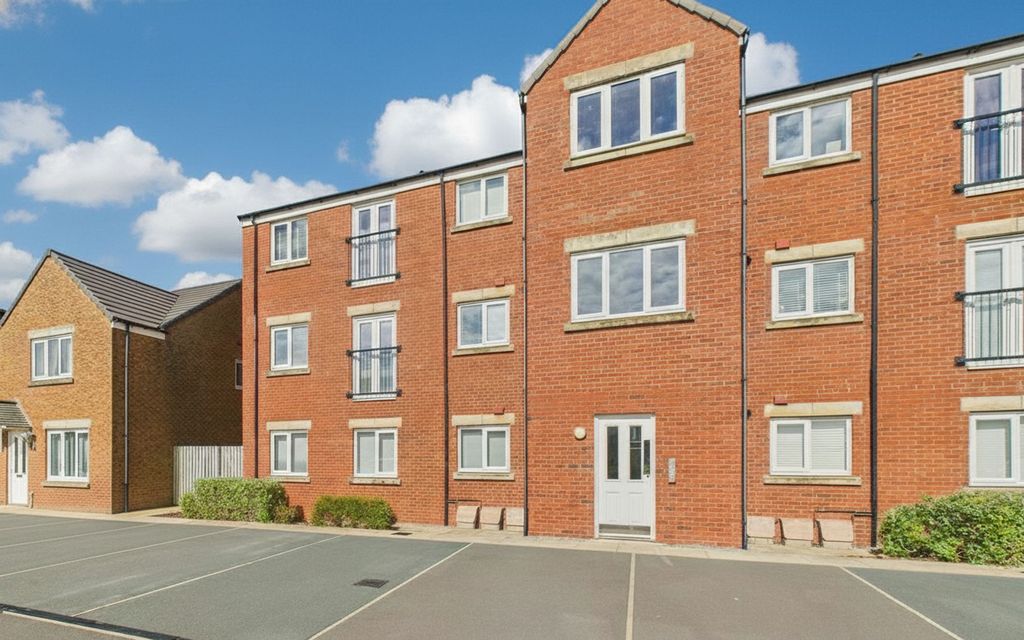 2 bed flat for saleAdmiral Close, Workington CA14 photo 2