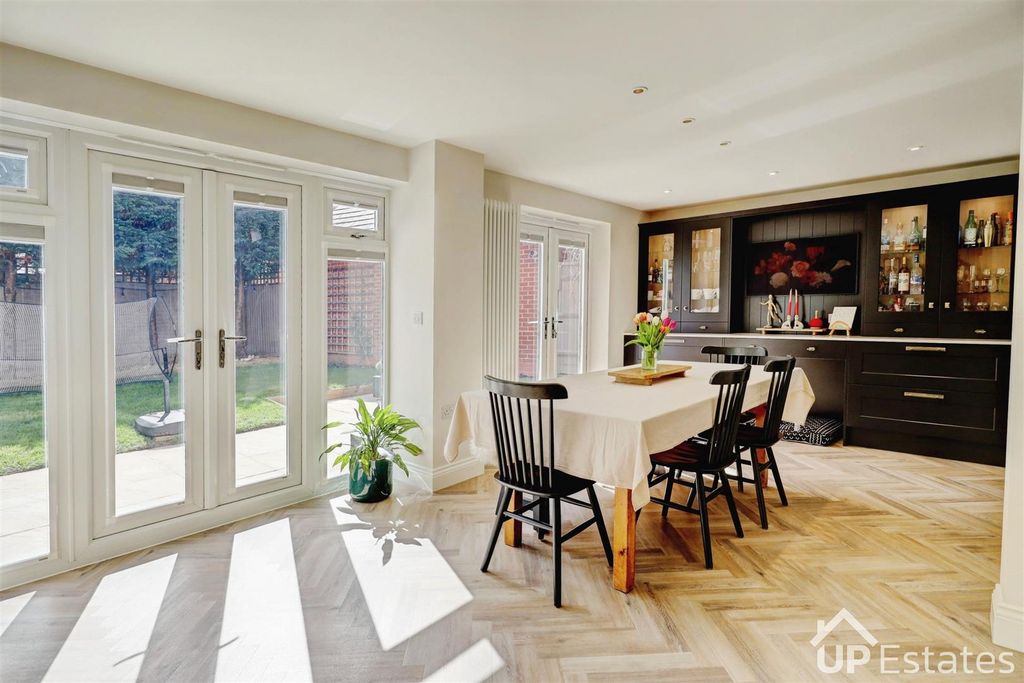 Additional image 12 of 6 bed detached house for saleGleneagles Close, Great Denham, Bedford MK40