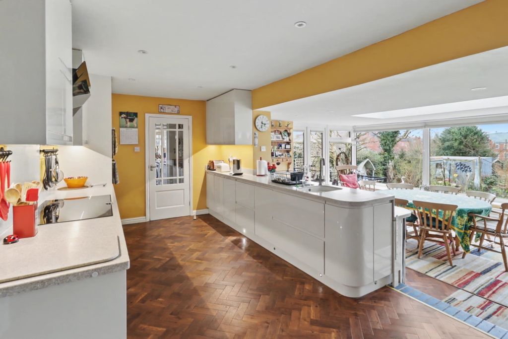 5 bed detached house for saleTrinity Close, Ashby-De-La-Zouch LE65 photo 3