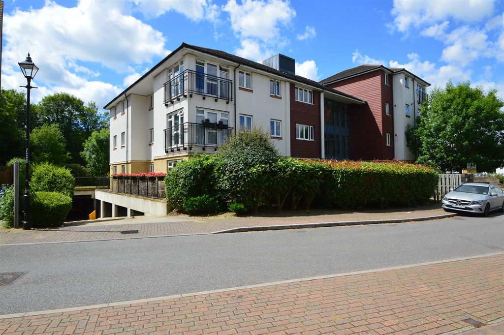 2 bed flat for saleThe Gables, Friars View, Aylesford ME20