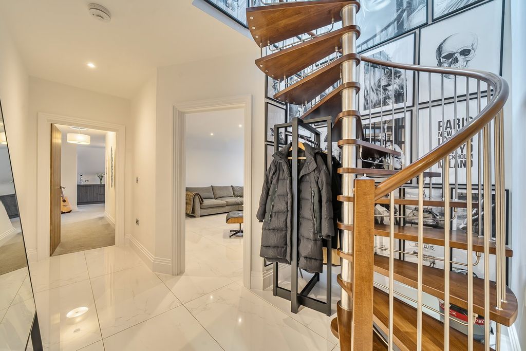 Additional image 14 of 3 bed flat for saleOverbury Avenue, Beckenham BR3