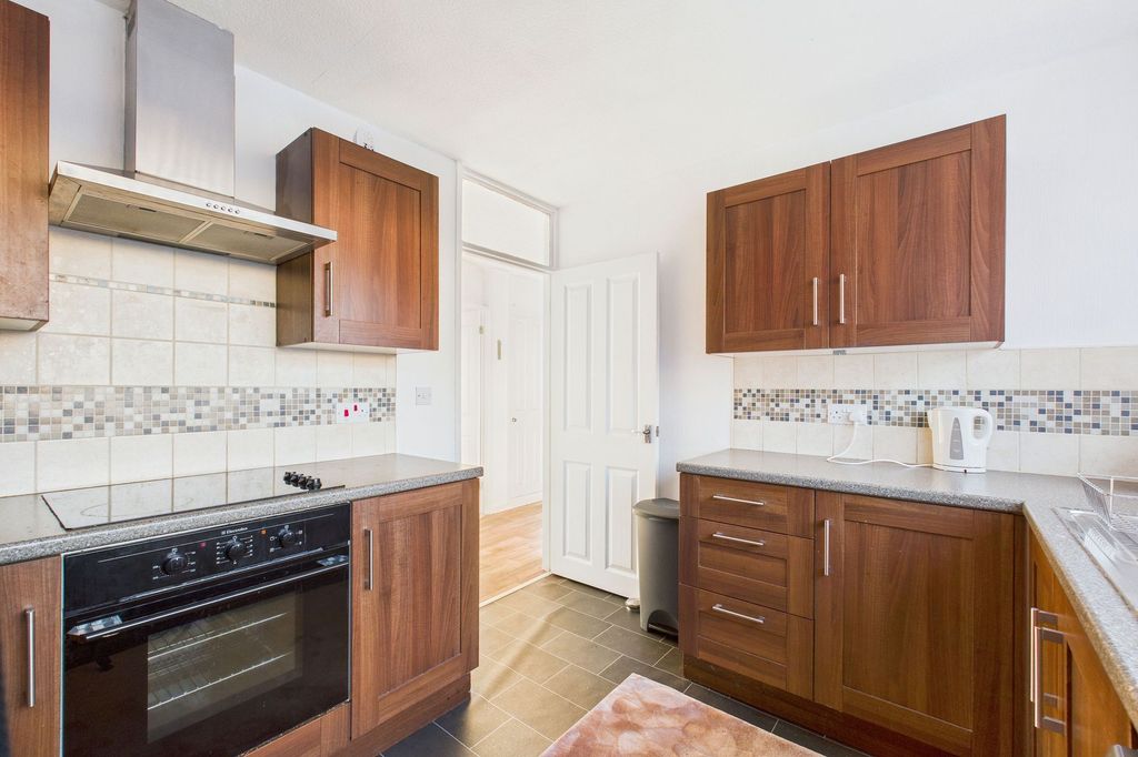 2 bed flat for salePeter Street, Whitehaven CA28 photo 5