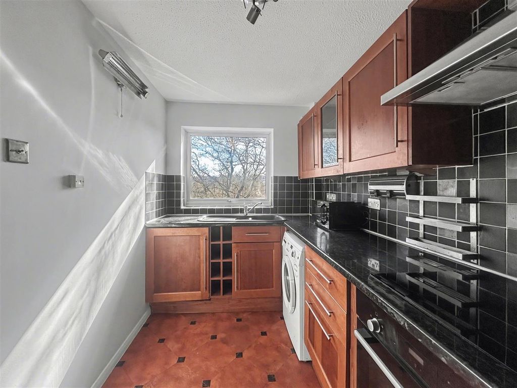Additional image 4 of 2 bed flat for saleChiltern Park Avenue, Berkhamsted HP4