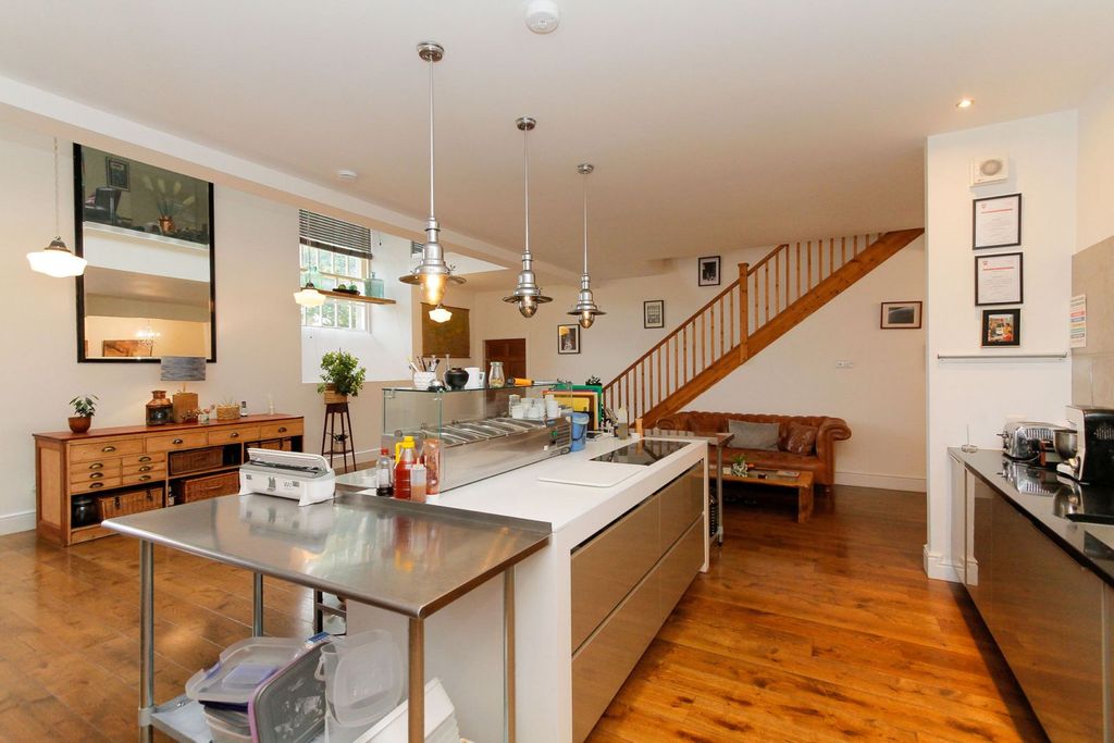 Additional image 10 of 5 bed property for saleChurch Street, Banff AB45