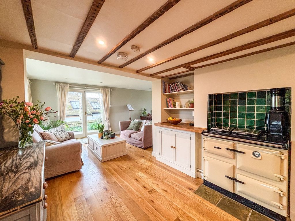 4 bed semi-detached house for saleNetherfield Hill, Battle TN33 photo 3