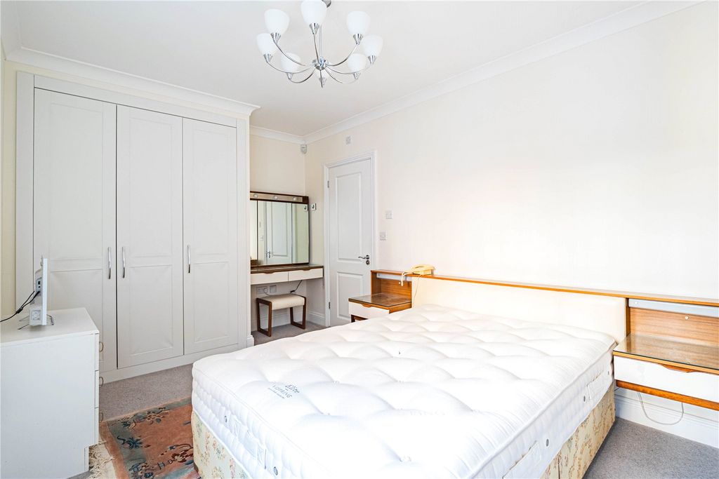Additional image 6 of 2 bed flat for saleKings Road, Berkhamsted, Hertfordshire HP4