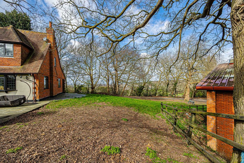 Additional image 3 of 4 bed detached house for saleVicarage Hill, Benfleet SS7