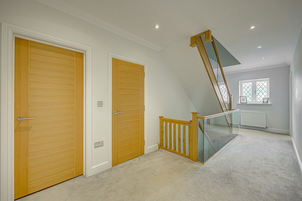 Additional image 20 of 5 bed detached house for saleSwale Road, Benfleet SS7