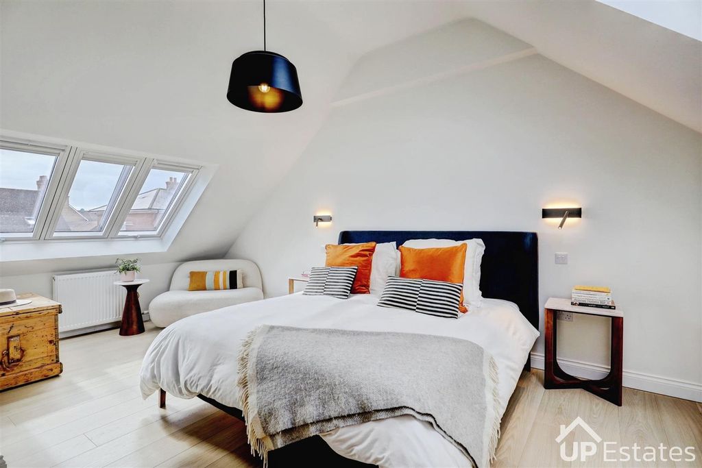Additional image 26 of 6 bed detached house for saleGleneagles Close, Great Denham, Bedford MK40