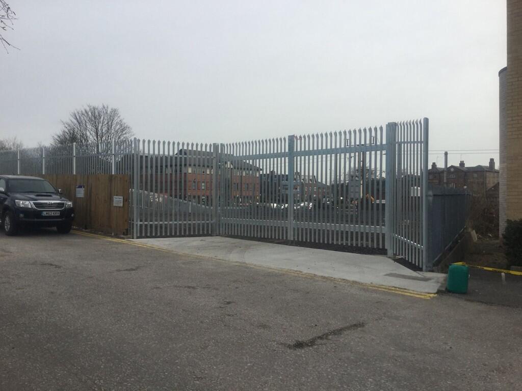 Beaconsfield Close, Hatfield, AL10 8YE photo 3