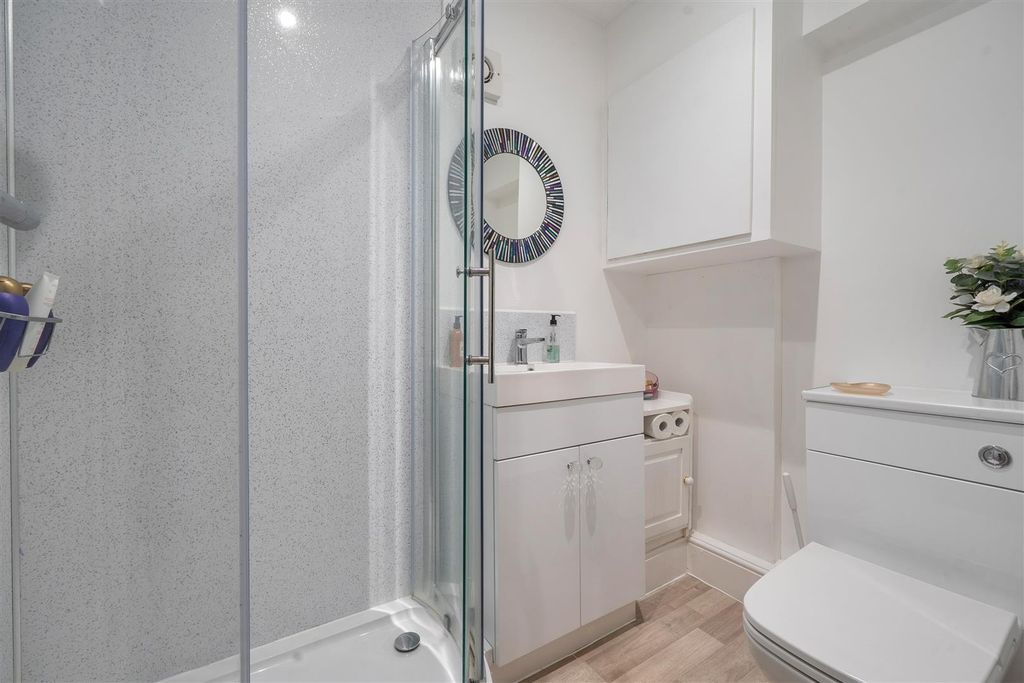 Additional image 15 of 4 bed detached house for saleBarker Close, Arborfield, Berkshire RG2