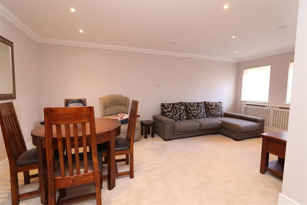 Additional image 7 of 2 bed flat for saleHigh Street, Billericay, Essex CM12