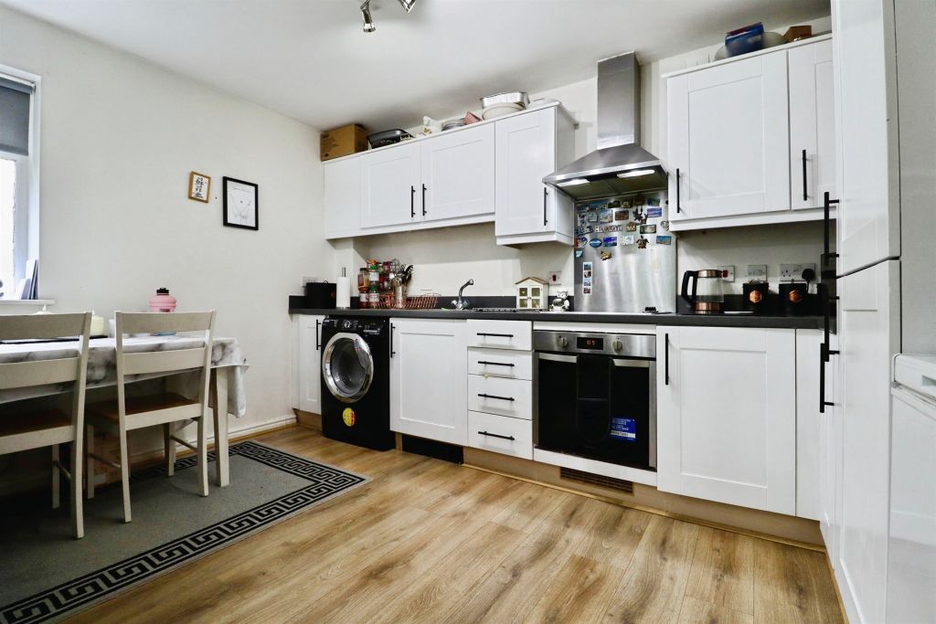 2 bed flat for saleWyncliffe Gardens, Cardiff CF23 photo 2