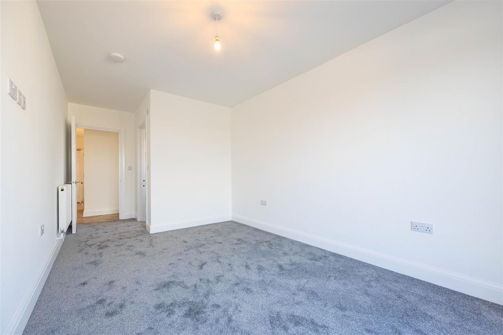 Additional image 12 of 2 bed flat for saleLondon Road, Hadleigh, Benfleet SS7
