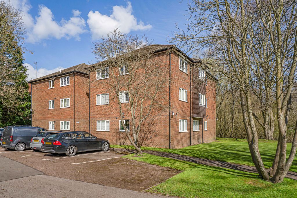 Additional image 9 of 2 bed flat for saleSt Johns Well Court, Berkhamsted HP4