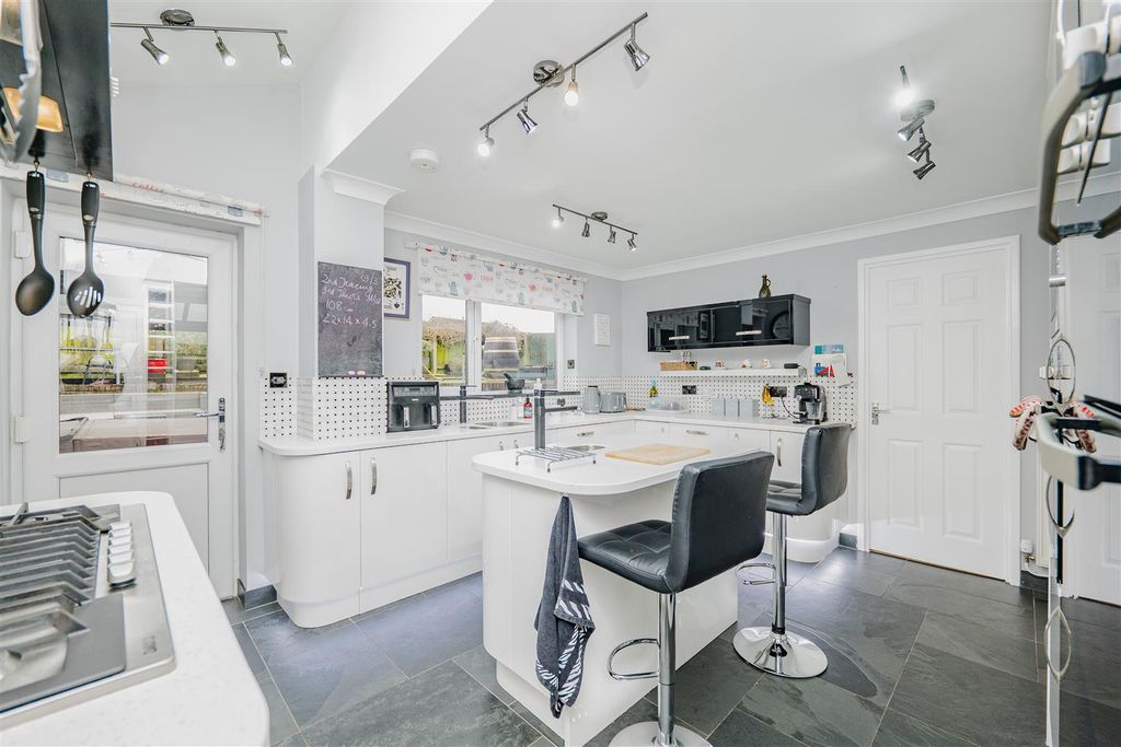 Additional image 11 of 5 bed detached house for saleSherbourne Close, Barry CF62