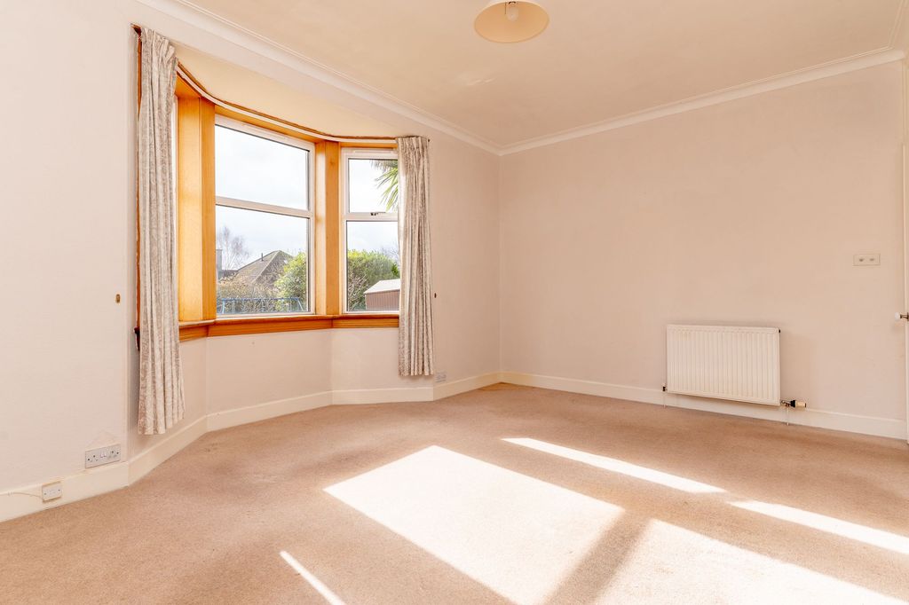 Additional image 2 of 3 bed flat for salePark Crescent, Edinburgh EH16