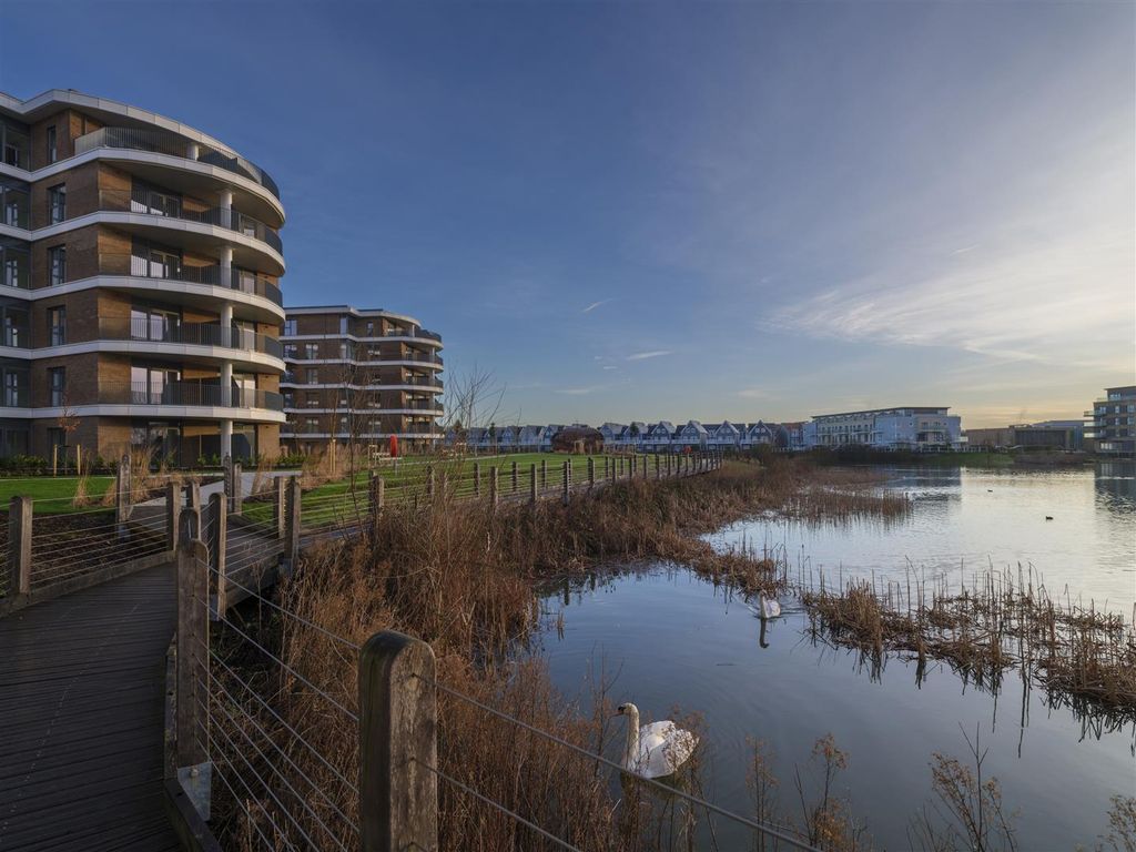 Additional image 11 of 2 bed flat for saleBankside Gardens, Flagstaff Road, Reading RG2