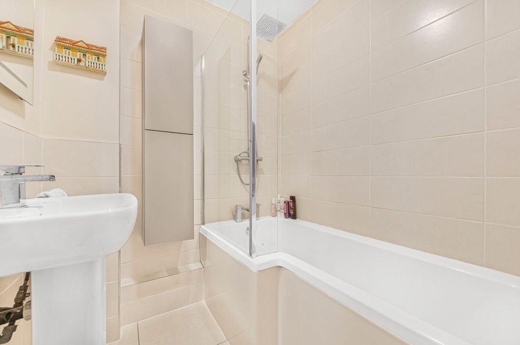 Additional image 5 of 2 bed flat for salePentlands, 58 Foxgrove Road, Beckenham BR3