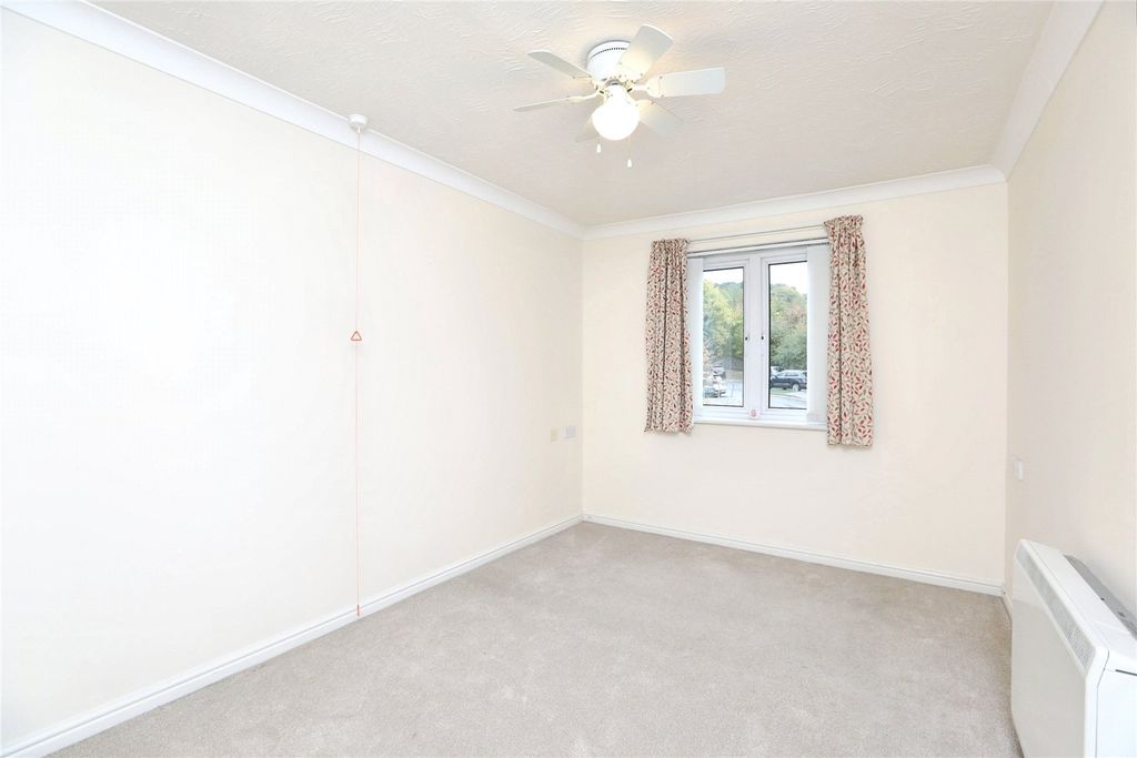 Additional image 5 of 1 bed flat for saleWoodlands Court (Chatham), Chatham ME5