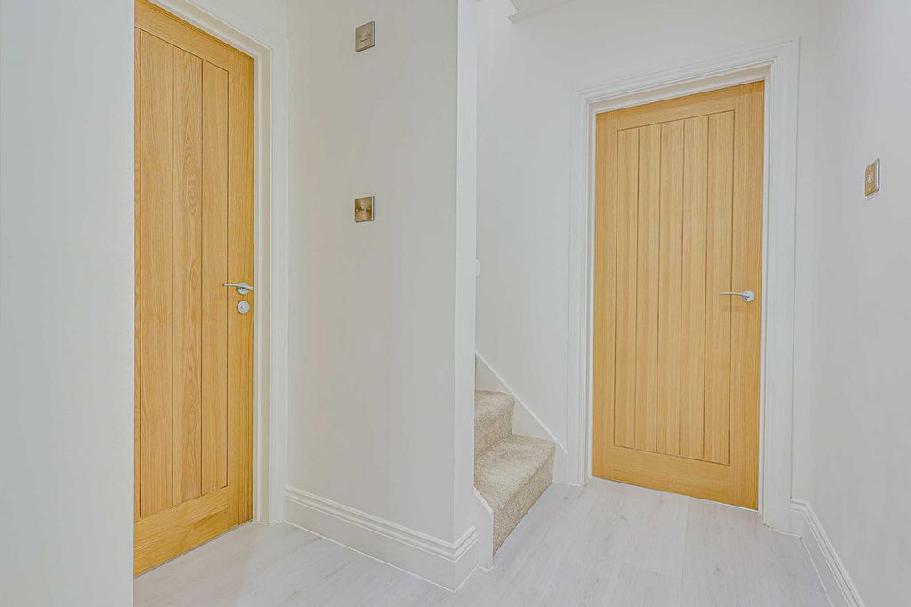 4 bed detached house for saleThundersley Park Road, Benfleet SS7 photo 5