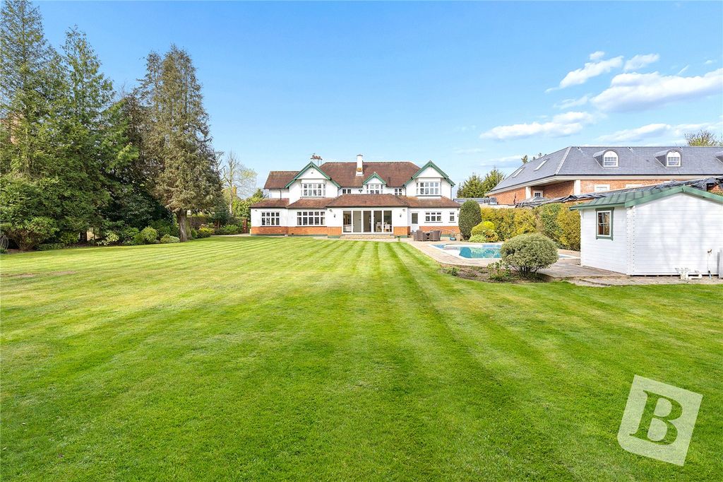 6 bed detached house for saleElm Grove, Emerson Park RM11