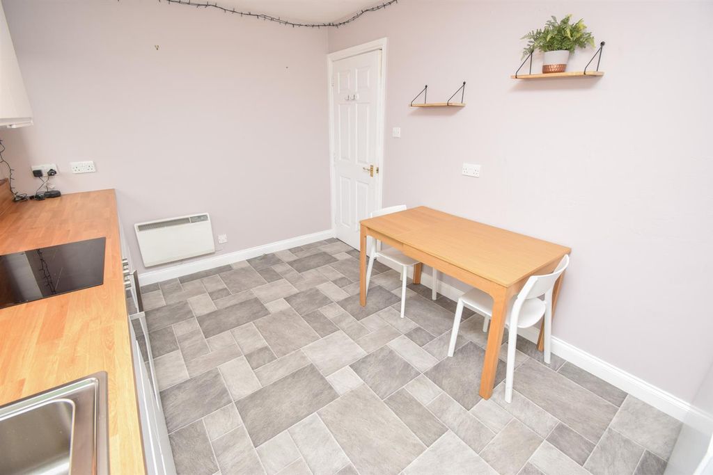 Additional image 4 of 2 bed flat for sale17 Springfield Gardens, Inverness IV3