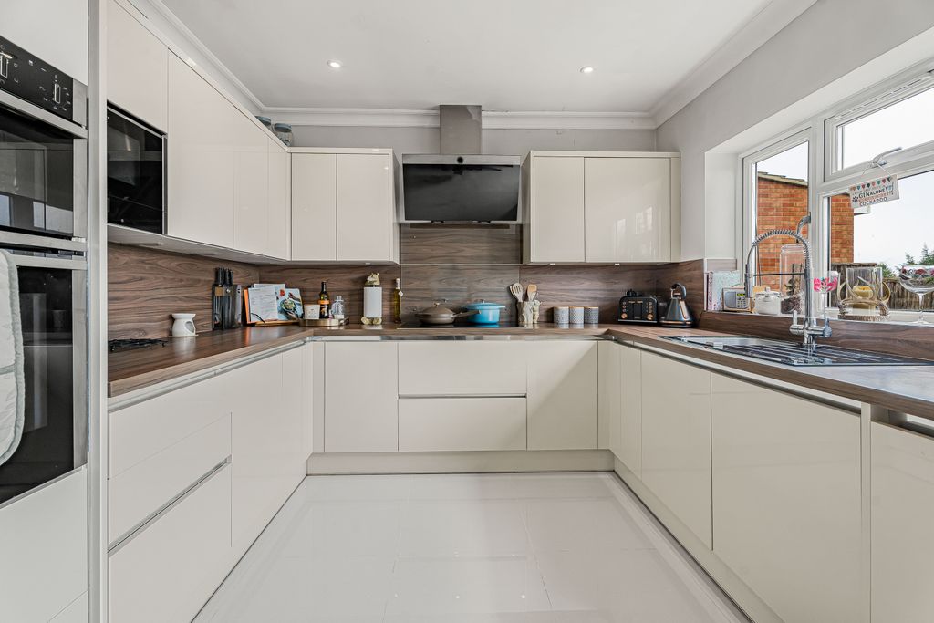 Additional image 3 of 3 bed detached house for saleUpper Hall Park, Berkhamsted, Berkhamsted HP4