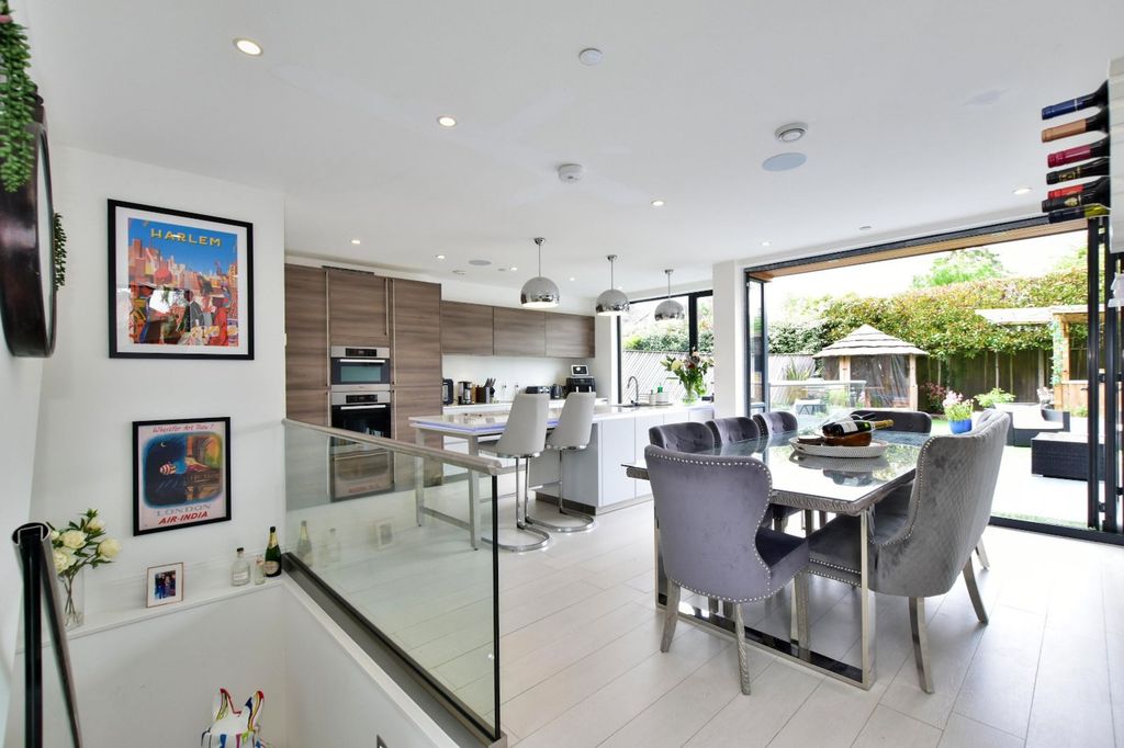 Additional image 3 of 4 bed detached house for saleAdrian Road, Abbots Langley WD5