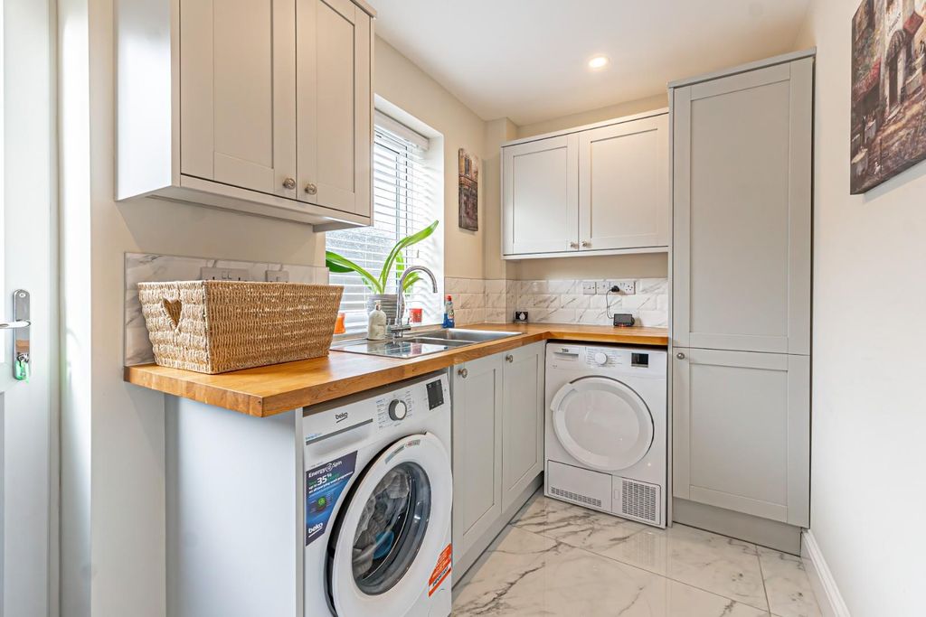 Additional image 13 of 5 bed detached house for saleBarnett Way, Bierton, Aylesbury HP22