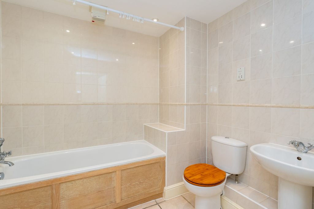 Additional image 9 of 2 bed flat for saleAshurst Place, Dorking RH4