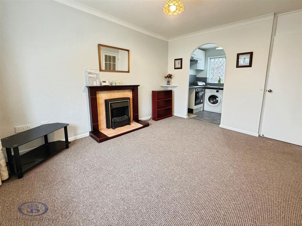 1 bed flat for saleCastle Ridge, Newcastle ST5 photo 2
