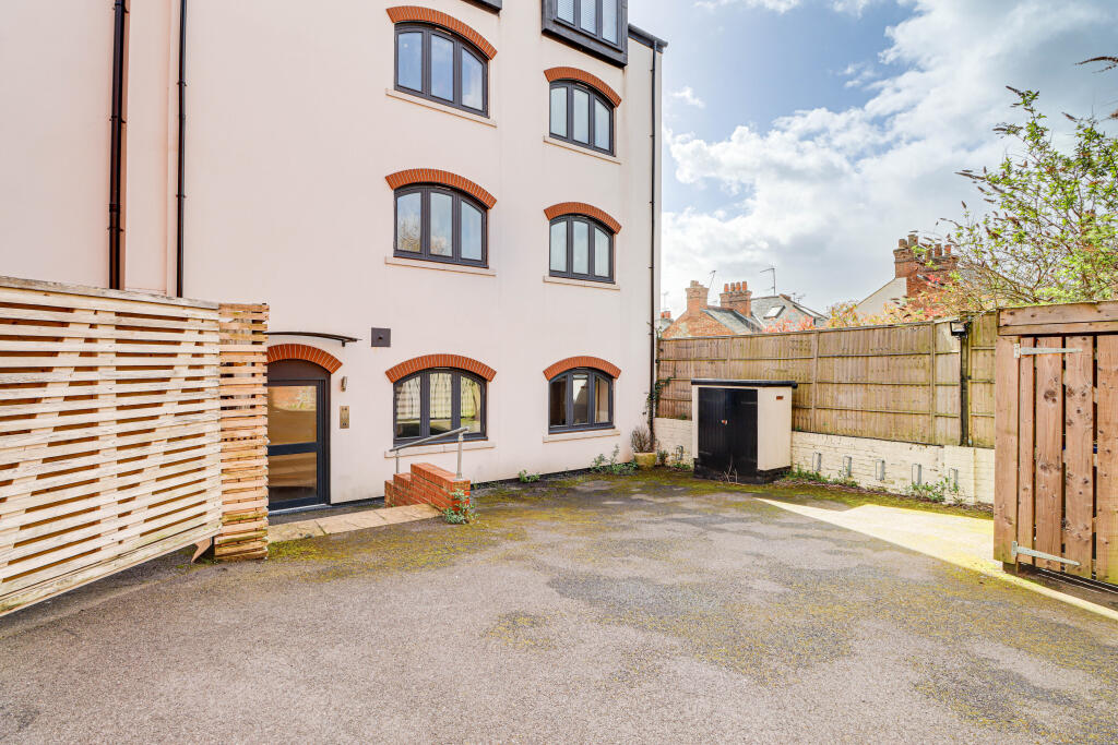 London Road, St Albans, AL1