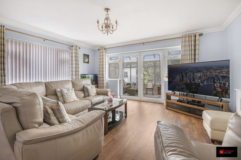 Additional image 17 of 5 bed detached house for saleLee Chapel Lane, Basildon SS16