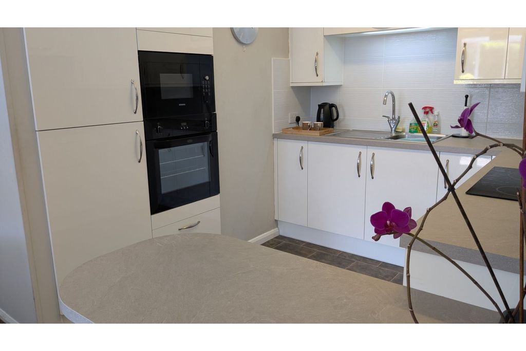 Additional image 11 of 1 bed flat for saleHigh Street, Abbots Langley WD5