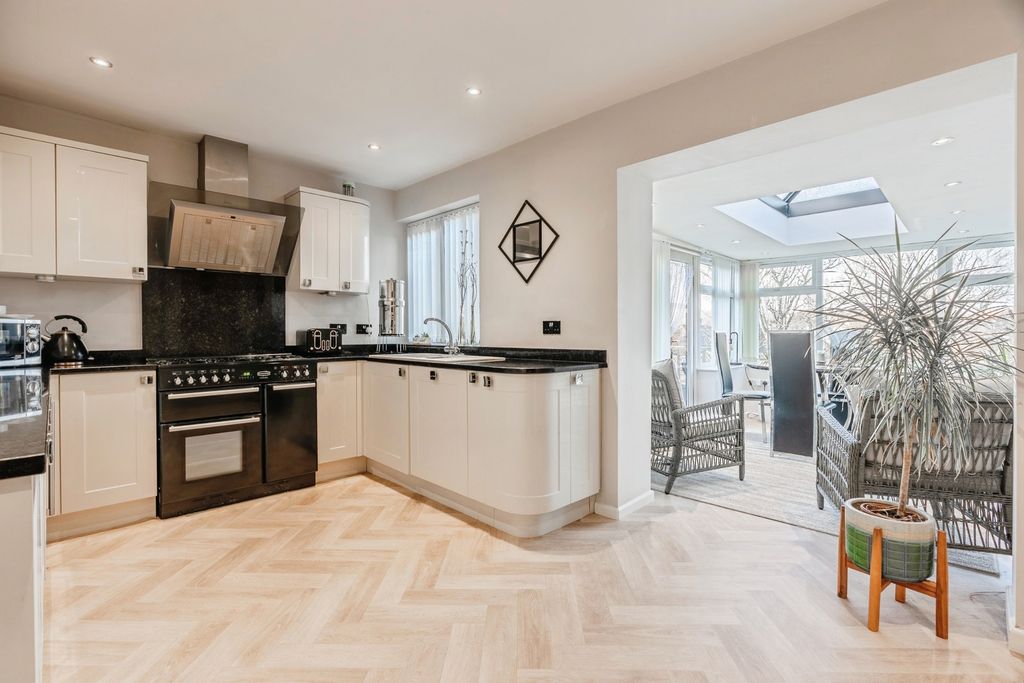Additional image 3 of 5 bed bungalow for saleGlenborough Avenue, Bacup, Lancashire OL13