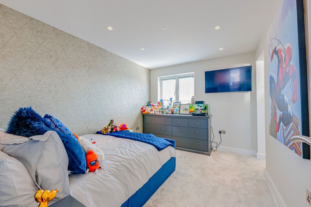 Additional image 37 of 5 bed detached house for saleHomestead Gardens, Hadleigh SS7