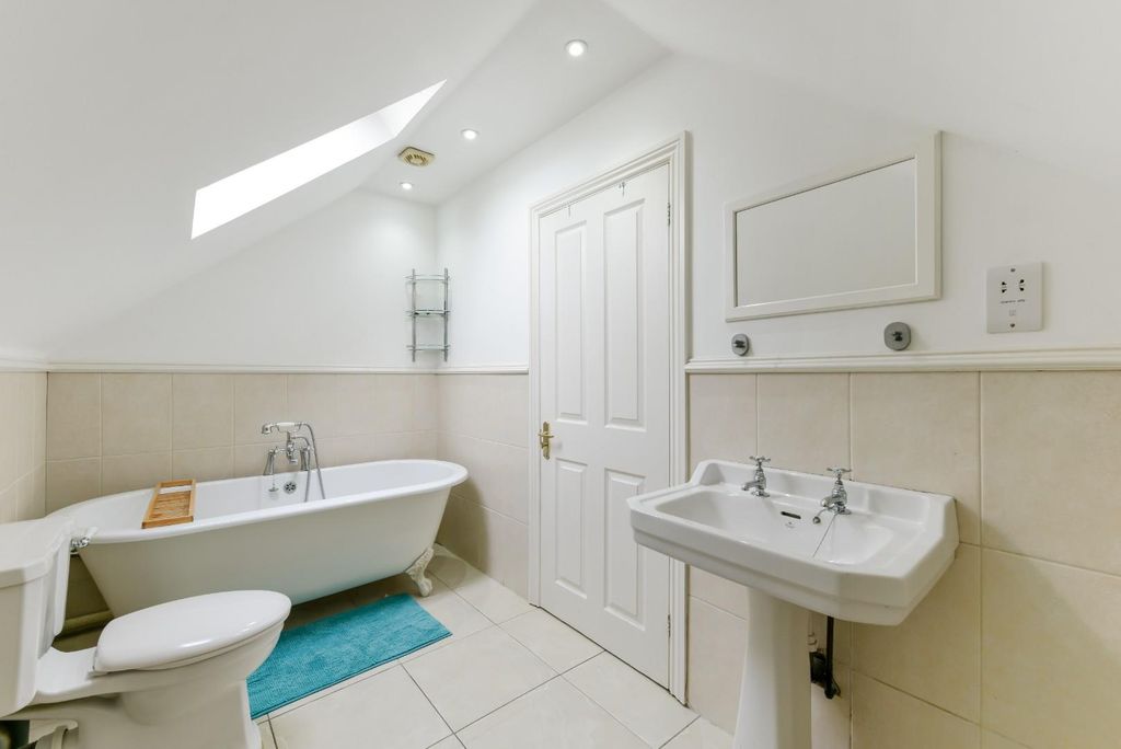 Additional image 8 of 3 bed chalet for saleThe Oval, Banstead SM7