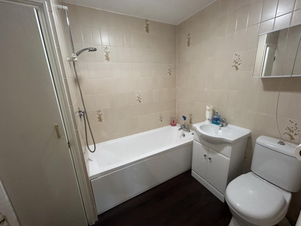 HALESOWEN - Brades Close photo 5