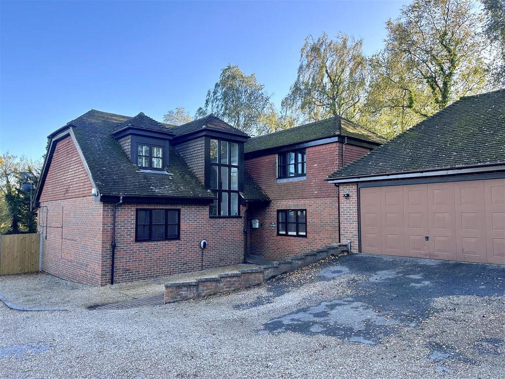 5 bed detached house for sale133 The Street, Willesborough TN24