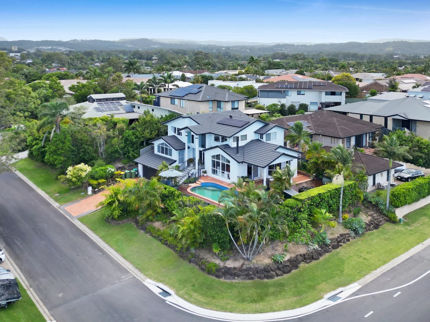 1 Ridgewood Court, Burleigh Waters QLD 4220