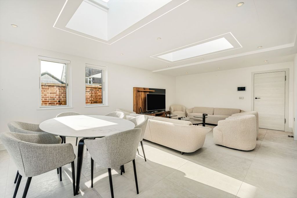 Additional image 9 of 5 bed detached house for sale137 Kimbolton Road, Bedford, Bedfordshire MK41