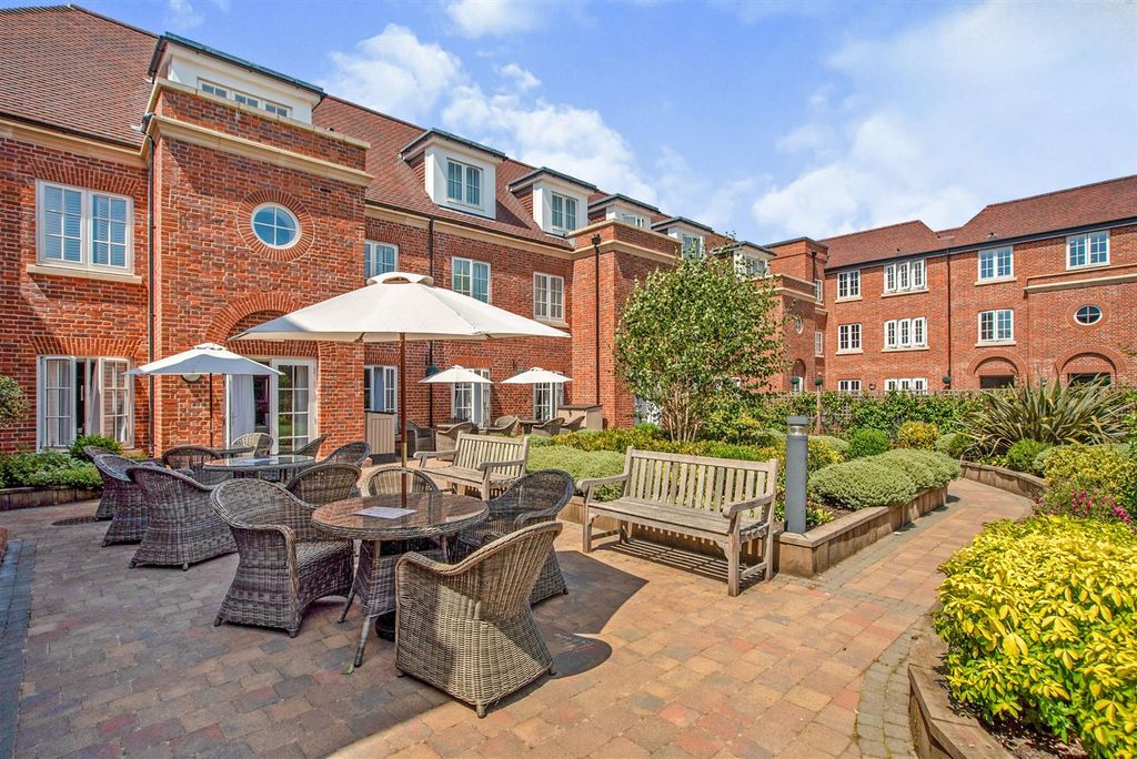 Additional image 4 of 2 bed flat for sale59-61 The Broadway, Amersham HP7