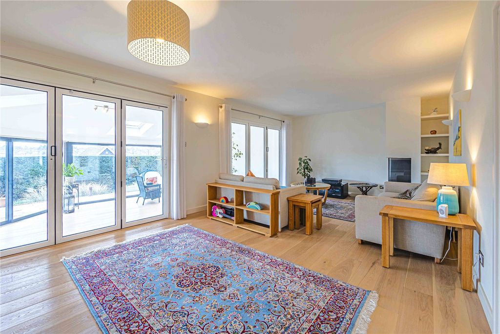 Additional image 21 of 5 bed detached house for saleGaveston Drive, Berkhamsted, Hertfordshire HP4